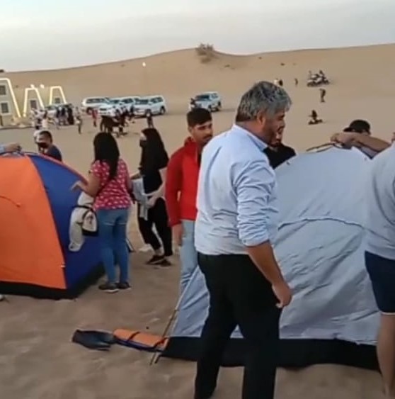 Build the tent - Team Buiding Dubai Desert safari